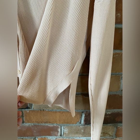 ARITZIA BABATON ribbed viscose tan cream vneck button front cardigan large - Picture 7 of 8